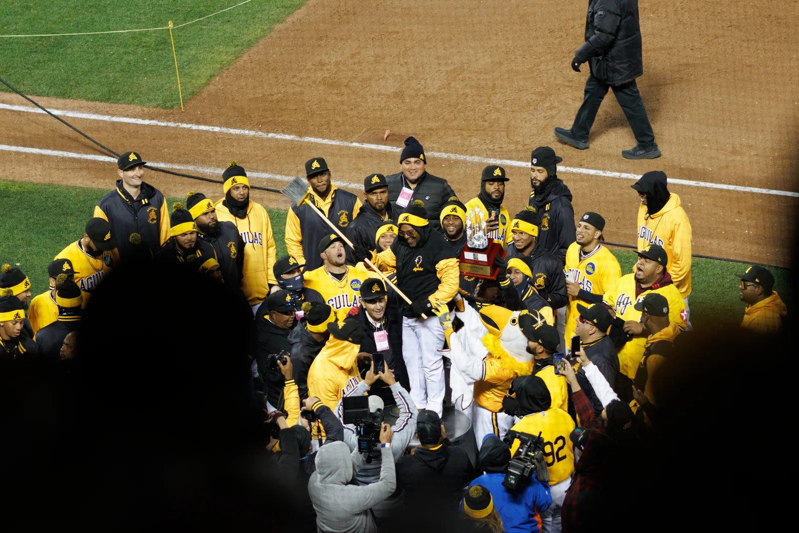 Águilas Cibaeñas liberan a 15 peloteros para reestructurar roster