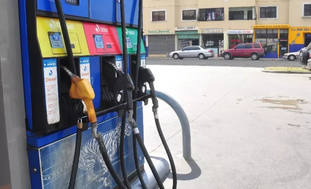 Paniagua afirma que comisiones en estaciones de combustible ya están en su nivel más bajo