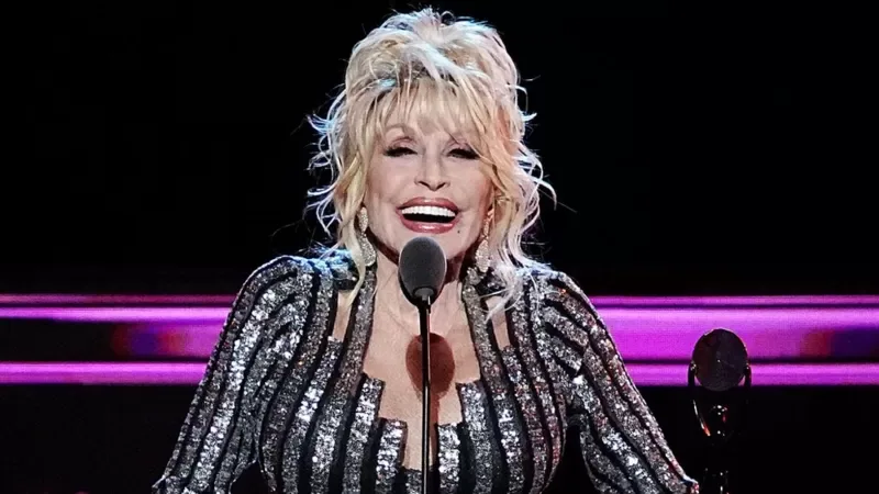 Miley Cyrus, Obama y Elton John lamentan la muerte de Dolly Parton