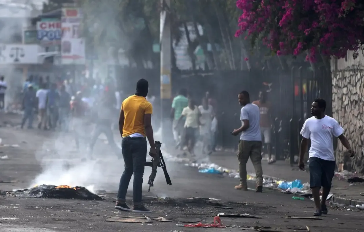ONU exige a EE.UU. detener deportaciones a países en crisis como Haití