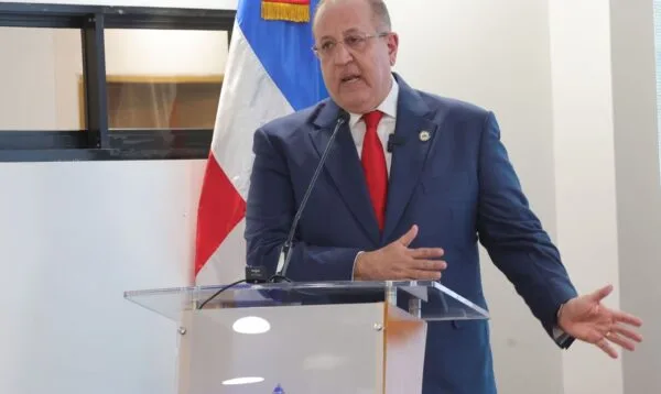 Magín Díaz alerta: 22 años después, los mismos desafíos frenan la economía dominicana