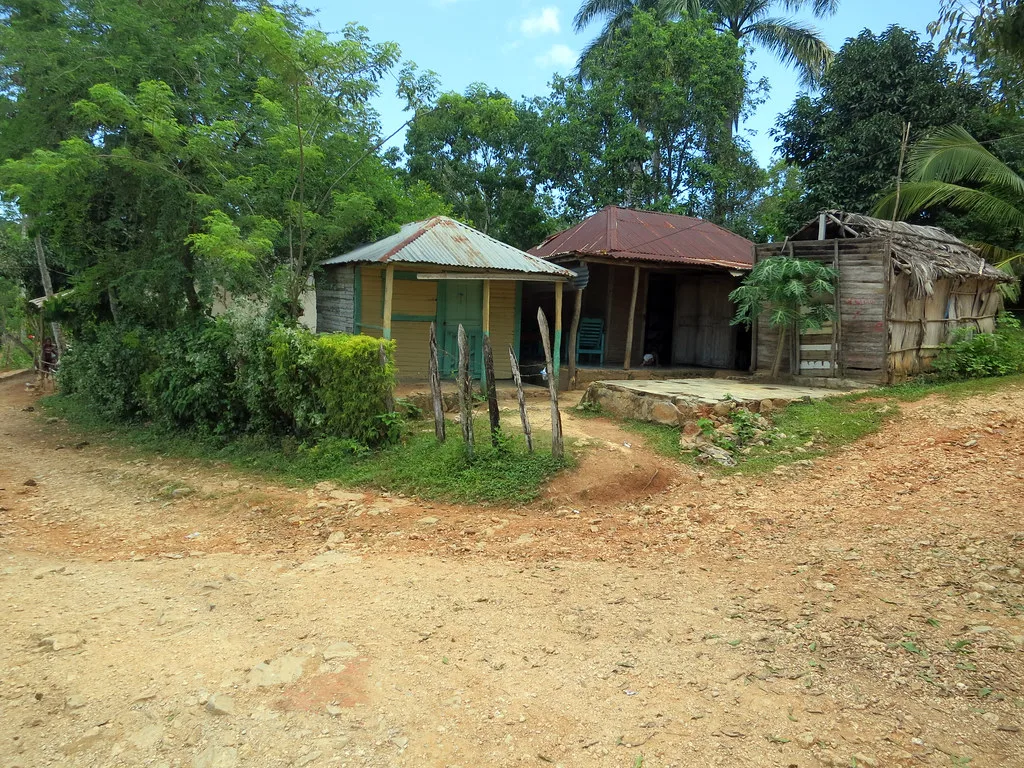 Abinader entrega 224 apartamentos en San Antonio de Guerra; proyecto avanza hacia las 976 viviendas