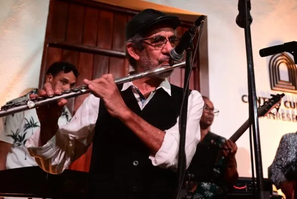 Kundengo Minier y César Namnum reciben homenaje por su aporte al son dominicano