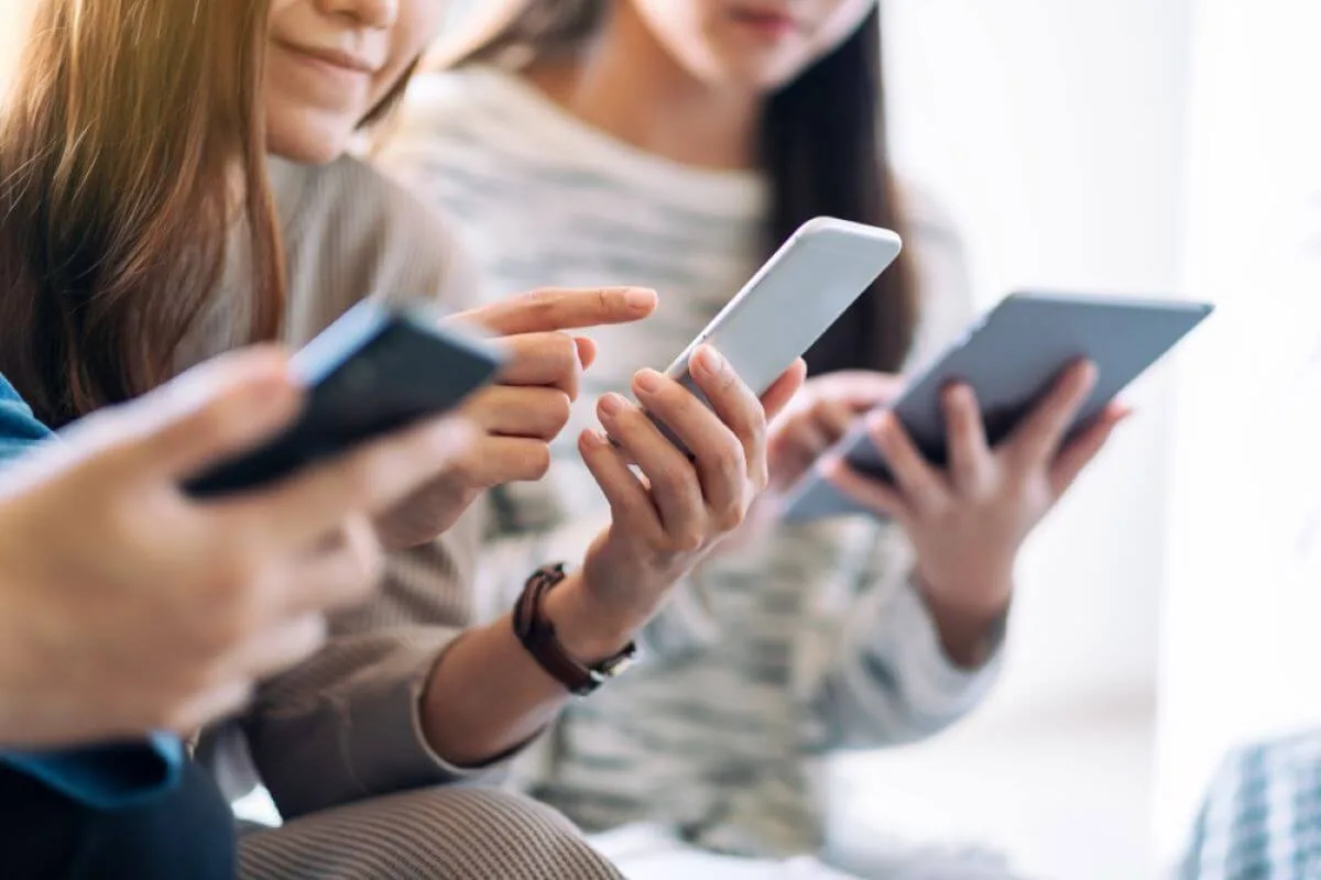 Los dominicanos prefieren entretenimiento en redes sociales: TikTok y YouTube lideran el consumo digital