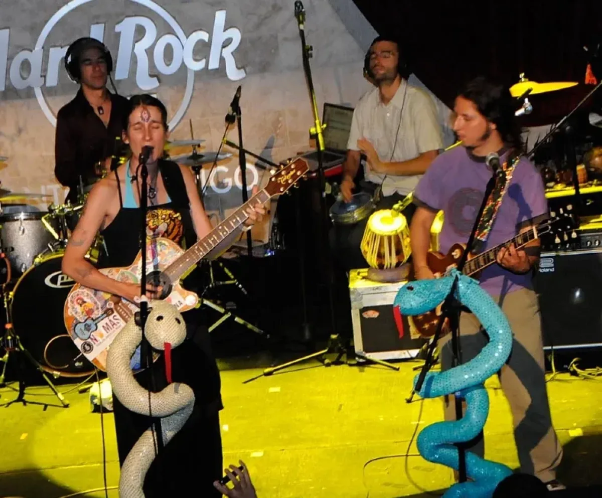 Aterciopelados y Manuel Medrano lanzan nueva versión de 'No Necesito' tras 30 años