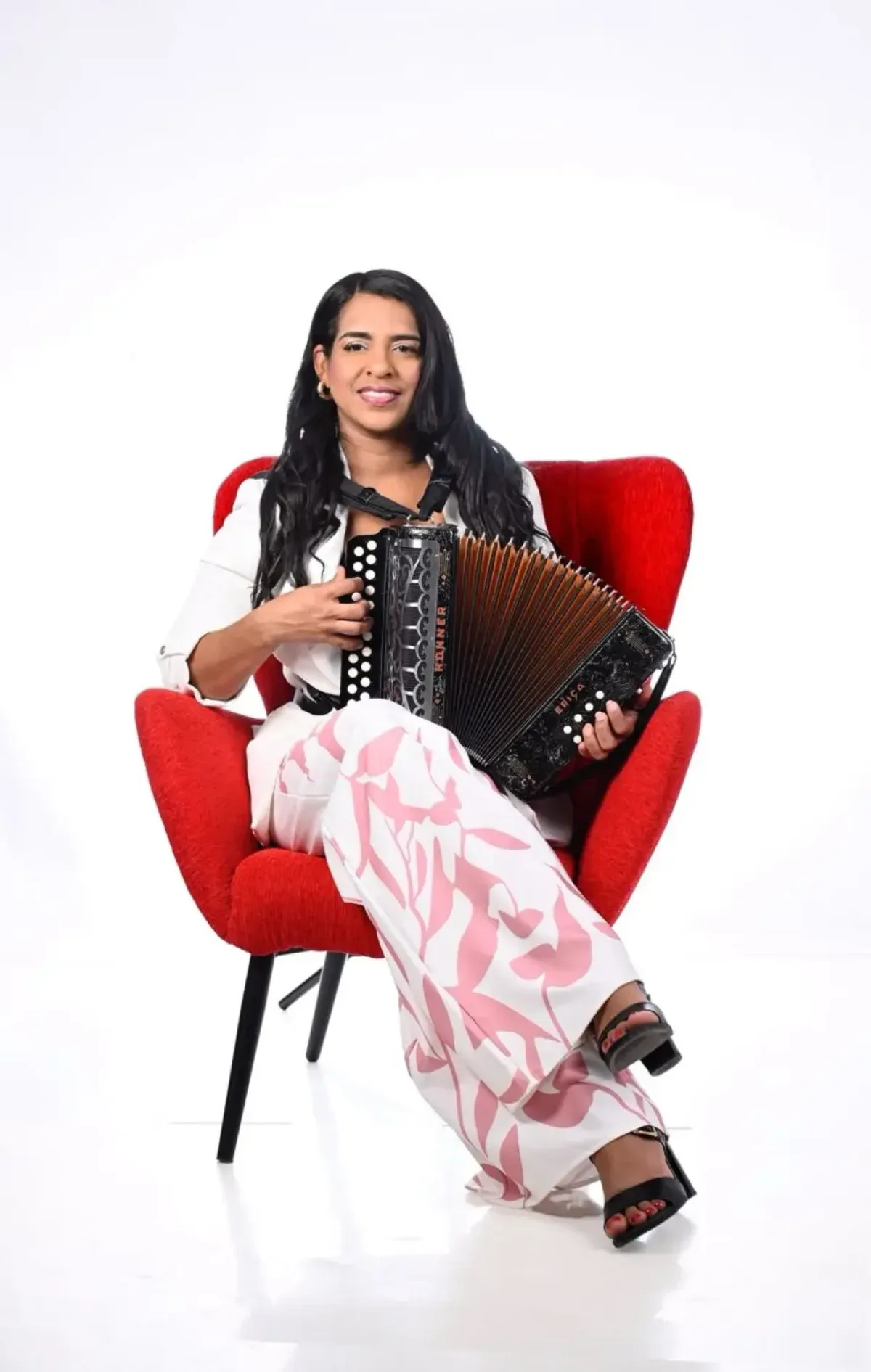 Yokaira Martínez impulsa la inclusión del acordeón en la educación pública dominicana