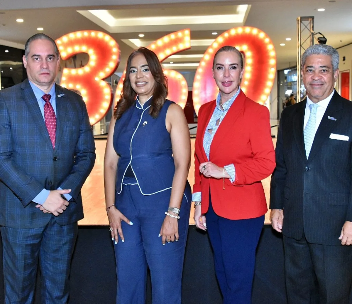 M. Fermín celebra primer aniversario de One Pet Asistencia Veterinaria
