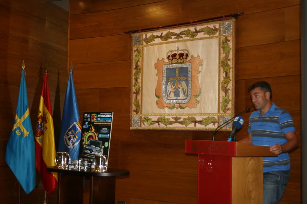 Inauguración de la exposición "Oviedo, vigencia de un maestro" en el Museo Autozama