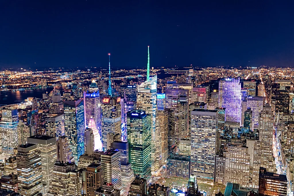 Empire State Building se ilumina con colores de la bandera dominicana en el 44° desfile de Nueva York