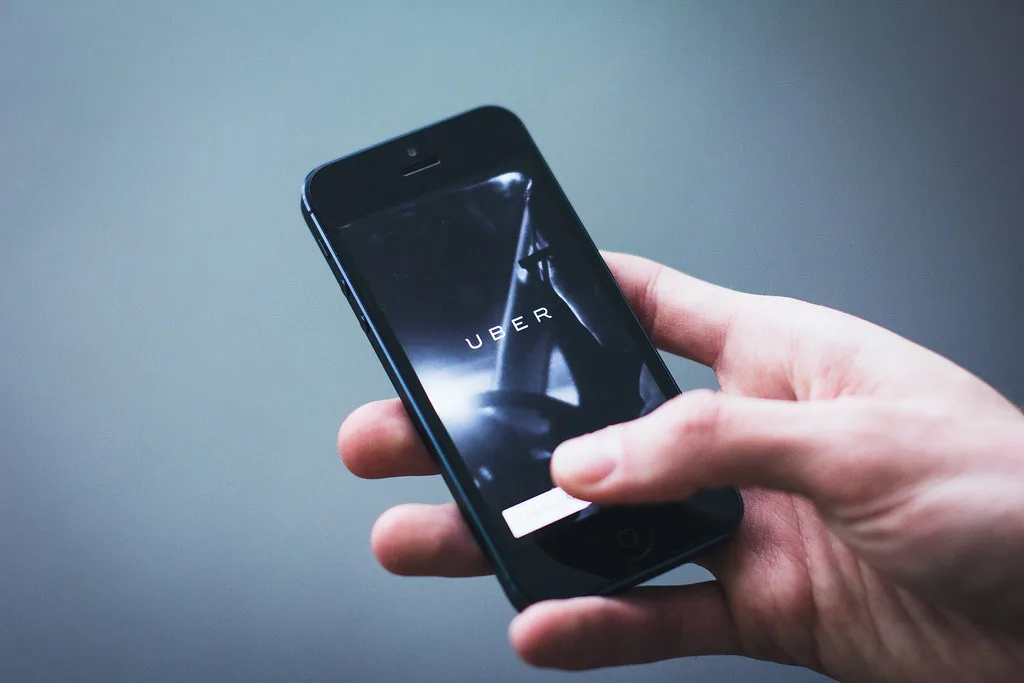 Uber invertirá US$10 mil millones para liderar el mercado global de robotaxis