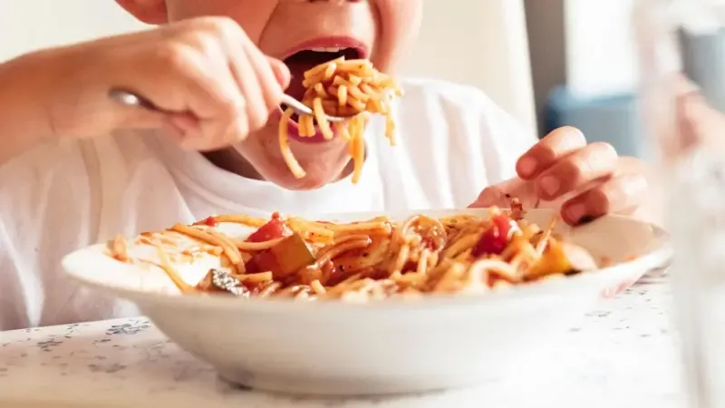 Italia enfrenta un aumento alarmante de obesidad infantil pese a su tradición mediterránea