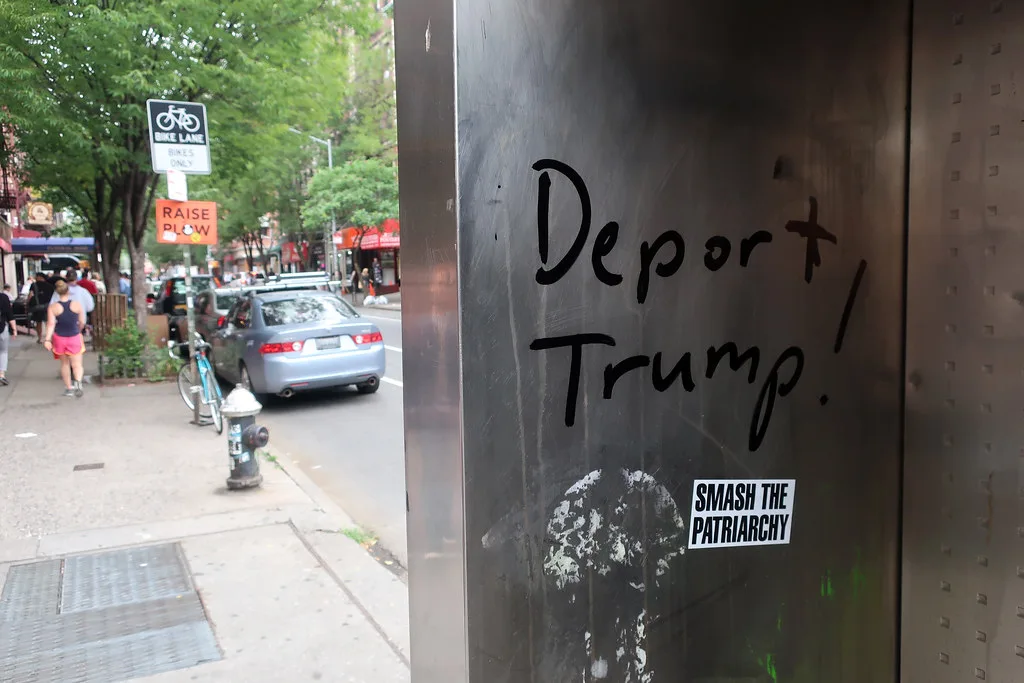 Trump rechaza críticas de Salazar y confirma continuidad de deportaciones