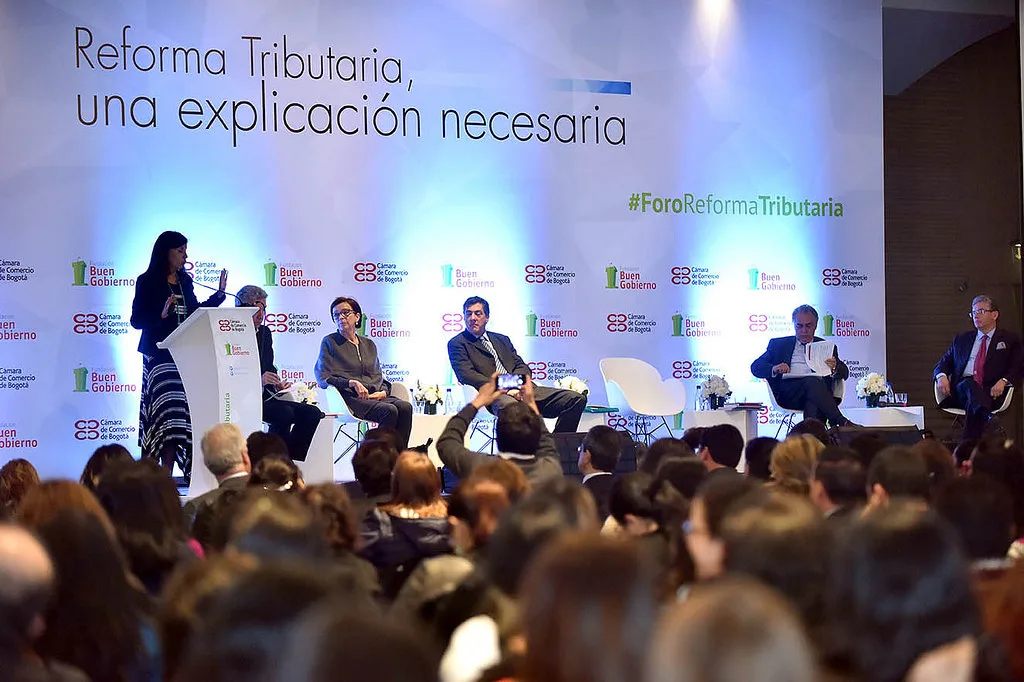 Derivados del petróleo suben mientras WTI y Brent muestran volatilidad