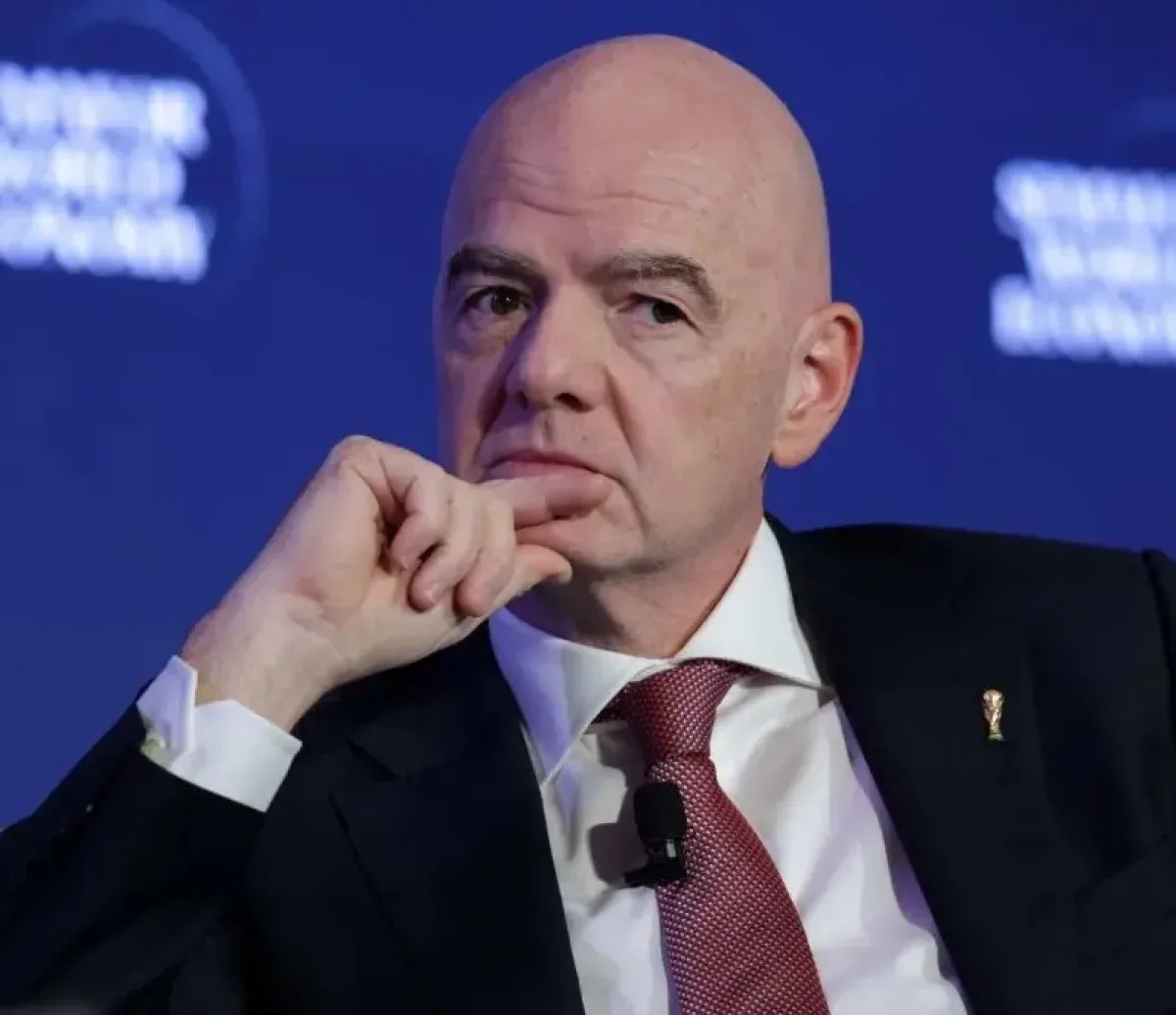 Infantino promueve diálogo tras polémica por venta de derechos del Mundial