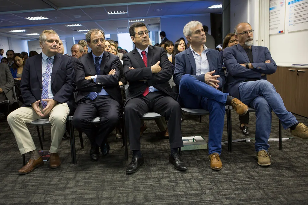 Postulantes a becas nacionales del Mescyt esperan resultados tras tres meses de retraso