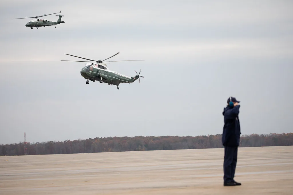 Helicóptero presidencial se acerca peligrosamente a avión comercial cerca de Washington