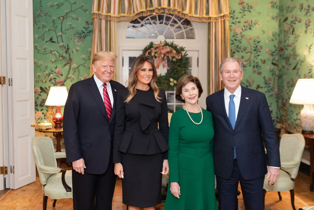 Donald Trump participa en inusual carrera de autos en las calles de Washington