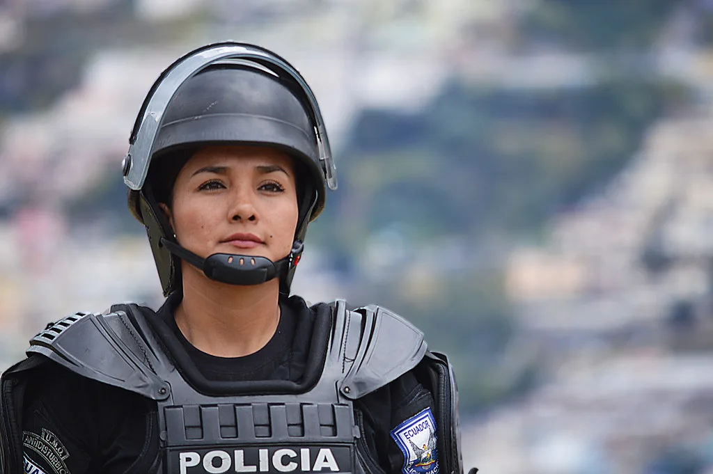 Policía Nacional y Ministerio Público incautan armas y detienen a mujer en allanamiento en La Vega