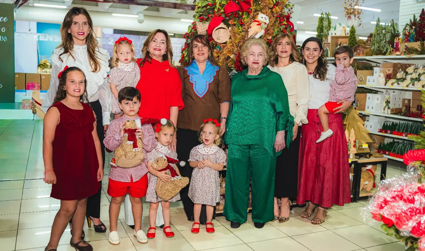 Plaza Lama presenta colección navideña 2023 con tendencias modernas y tradición
