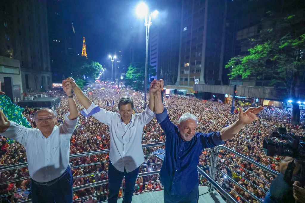 Lula critica a Flávio Bolsonaro por negar el calentamiento humano y atribuirlo a factores cíclicos