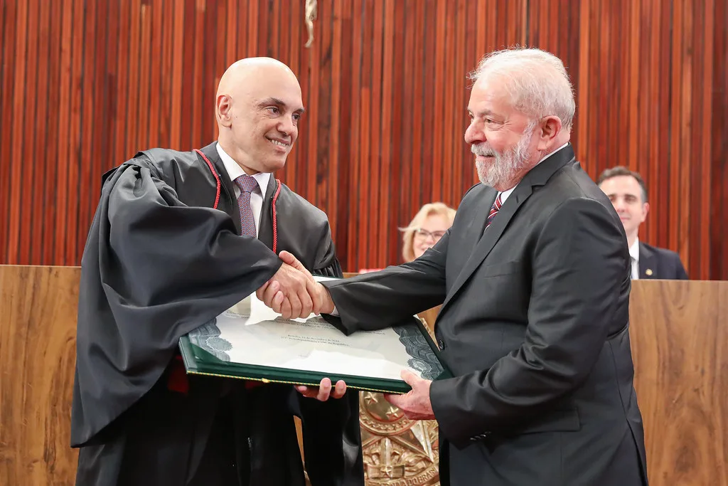 Lula promete transporte gratuito y medidas sociales antes de la segunda vuelta electoral