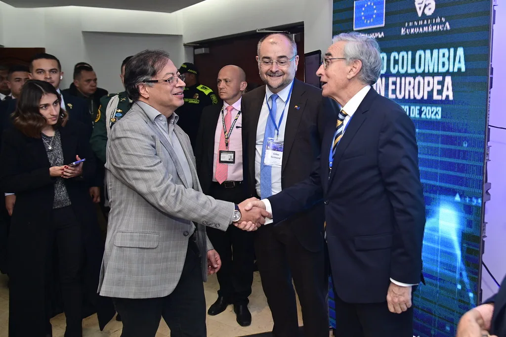 Gobierno regula inversiones digitales del Estado para mejorar eficiencia y seguridad