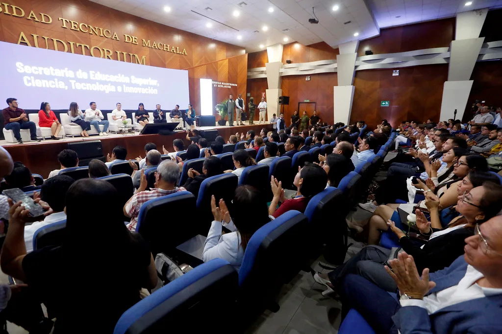 Abel Capellán destaca que 70% de las becas internacionales van a áreas STEM y cubren las 32 provincias