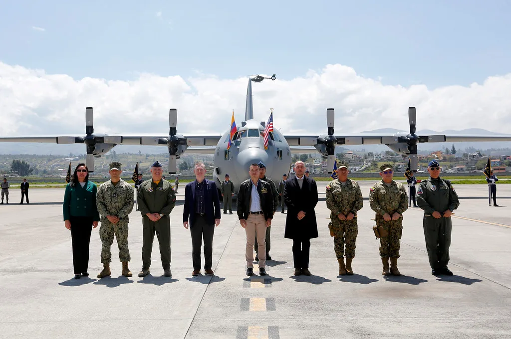 Avión militar estadounidense se dirige a Moscú según Flightradar24, aunque el Kremlin no confirma el vuelo