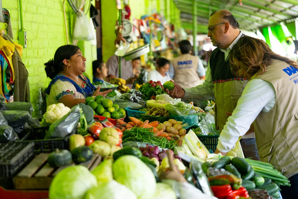 Leonel Fernández alerta sobre impacto de la canasta básica en el comercio dominicano