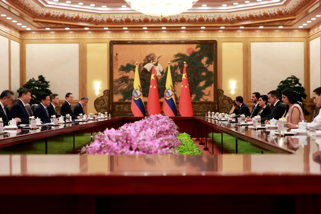 Xi Jinping respalda la independencia de América Latina y Caribe durante visita de Noboa a China