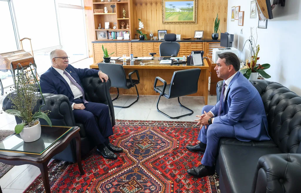 Flávio Bolsonaro y Michelle Bolsonaro aparecen juntos tras reconciliación familiar