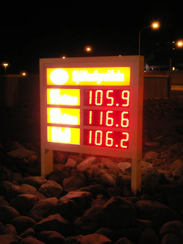 Gasolina y gasoil regular suben RD$3 esta semana; gobierno mantiene subsidios