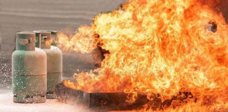 Niño fallece tras explosión de tanque de gas en San Francisco de Macorís; tres menores y seis adultos heridos