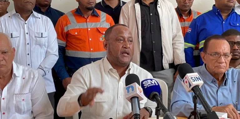 Sindicales descartan debatir reforma laboral en nuevos diálogos sociales