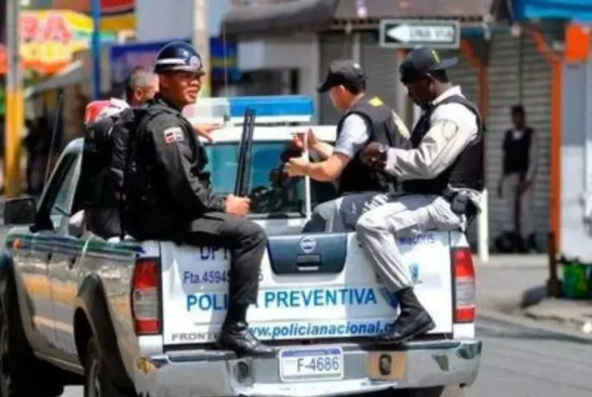 Delincuentes desarman a patrulla policial y militar en Cerro Blanco, Santiago