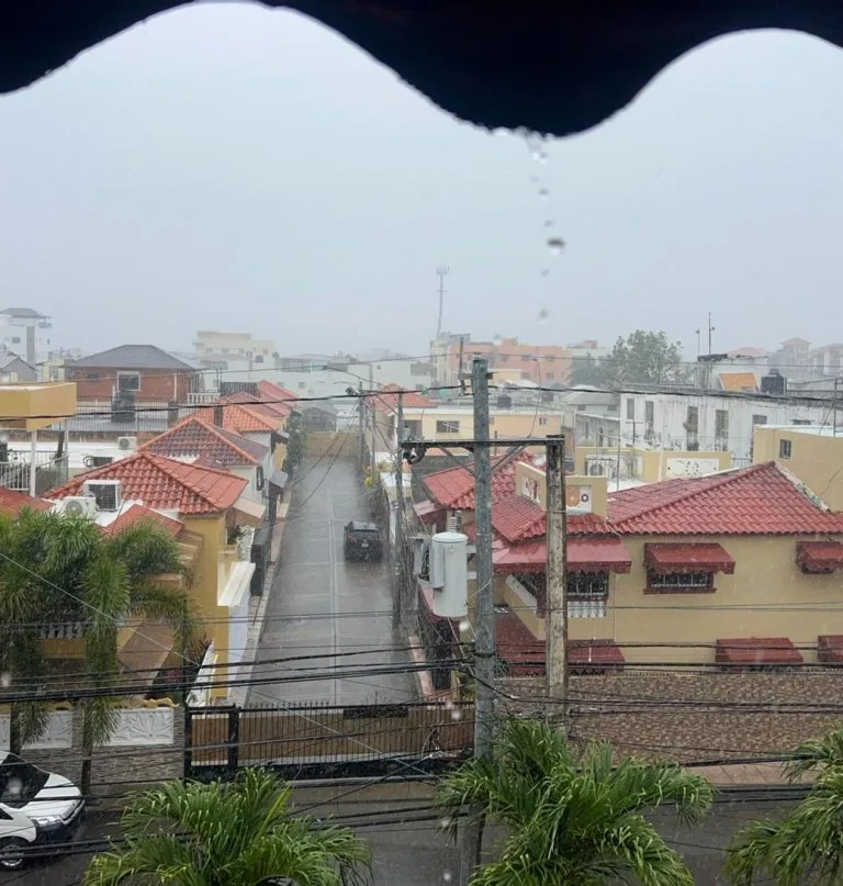 COE emite alerta verde por lluvias intensas en Santo Domingo y San Cristóbal