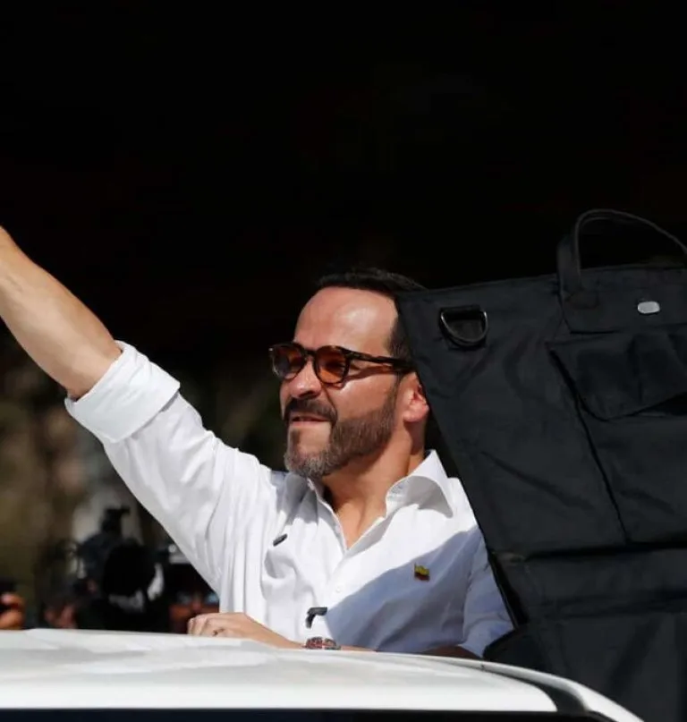 Autobús con explosivos interceptado cerca de ruta a toma de posesión presidencial en Colombia