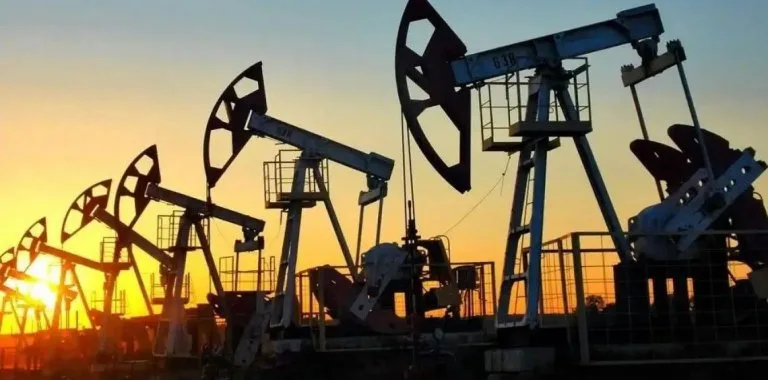 Petróleo WTI sube a $85.83 tras tensión entre Emiratos Árabes Unidos e Irán