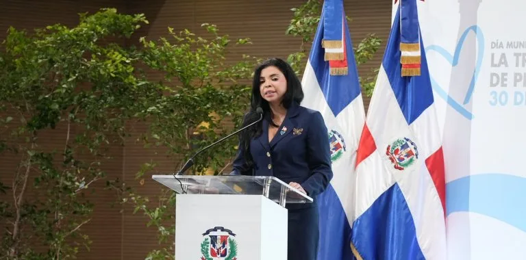 Procuradora General Yeni Berenice Reynoso participa en almuerzo semanal del Grupo Corripio