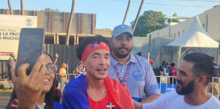 Álvaro Abreu gana oro y establece récord centroamericano en 10,000 metros