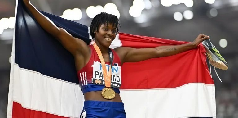 Marileidy Paulino lidera oro histórico en relevo mixto 4x400m de los Juegos Centroamericanos y del Caribe 2026