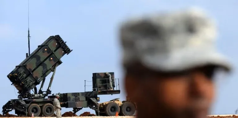 EE.UU. agota casi el 80% de su sistema antimisiles THAAD en guerra con Irán