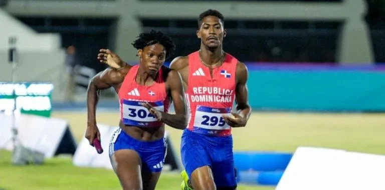 Christopher Melenciano, atleta sordo, clave en el oro del relevo mixto RD