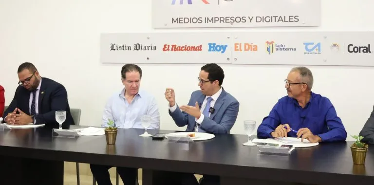 Freund anuncia reforma educativa para fortalecer gobernabilidad del Minerd sobre docentes