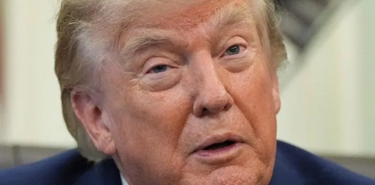 Trump firma orden ejecutiva para limitar ciudadanía por nacimiento en EE.UU.