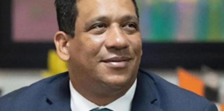 DGCP confirma suspensión de registros de proveedores vinculados a 10 senadores