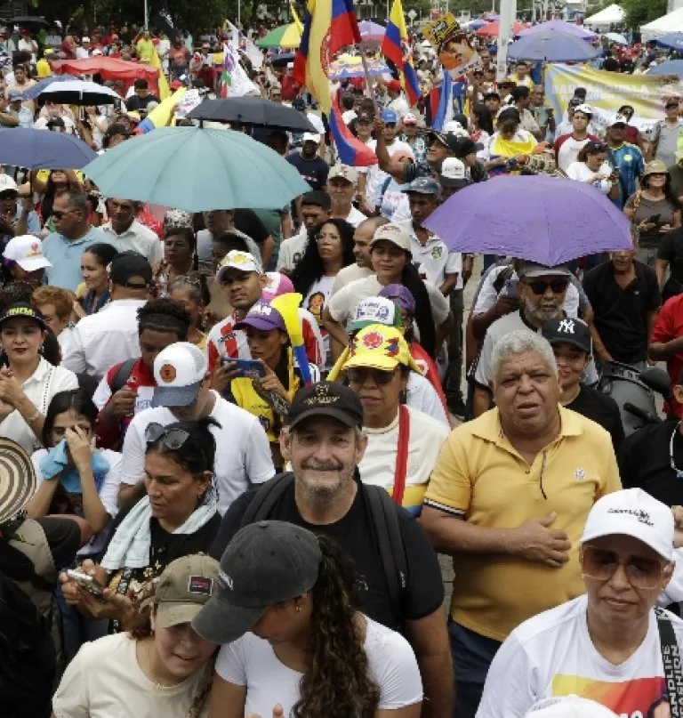 Senador Iván Cepeda lidera marcha en Barranquilla contra investidura de Abelardo de la Espriella