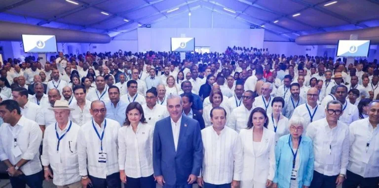 Luis Abinader asume presidencia del PRM hasta 2030 y refuerza su liderazgo político