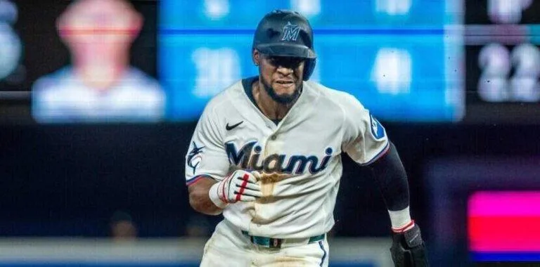 Otto López alcanza 46 juegos con múltiples imparables mientras los Marlins vencen a los Angelinos