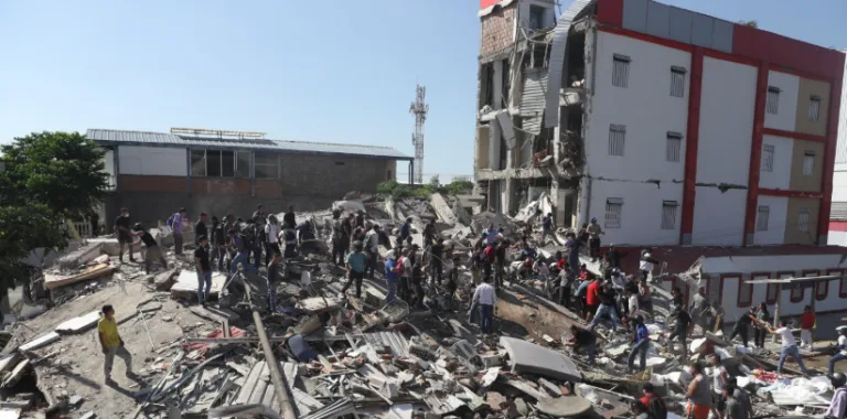 Terremoto en Colombia deja 24 muertos y decenas de heridos